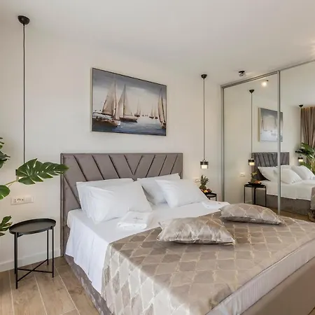 Luxury Diana With Heated Pool And Jacuzzi Villa