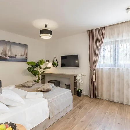 Luxury Diana With Heated Pool And Jacuzzi Villa Dograde