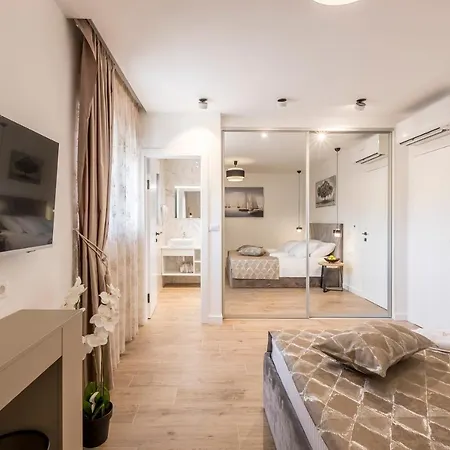 Villa Luxury Diana With Heated Pool And Jacuzzi Dograde