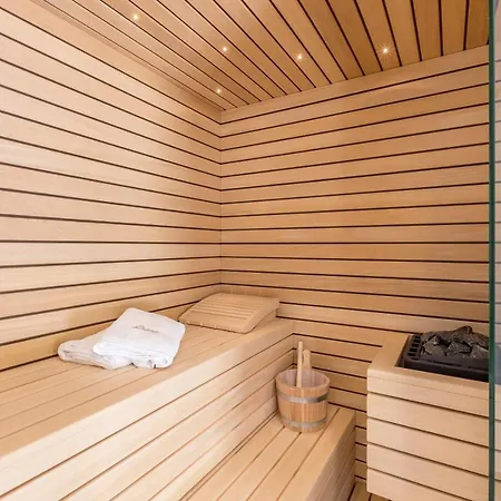 Luxury Diana With Heated Pool And Jacuzzi