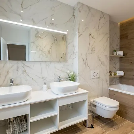 Luxury Diana With Heated Pool And Jacuzzi