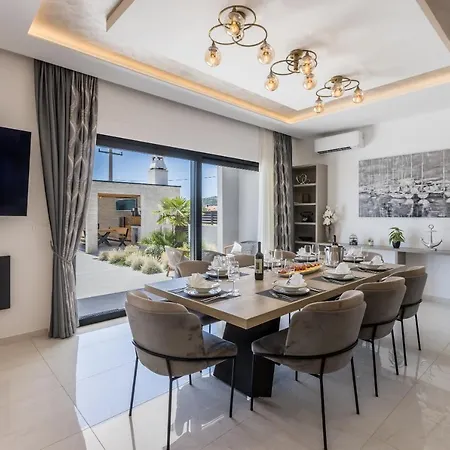 Luxury Diana With Heated Pool And Jacuzzi Villa *