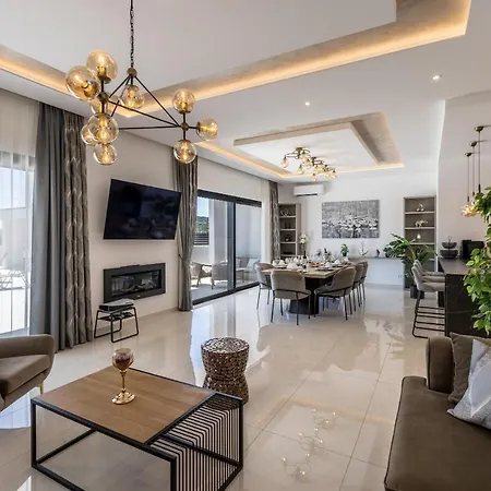Villa Luxury Diana With Heated Pool And Jacuzzi