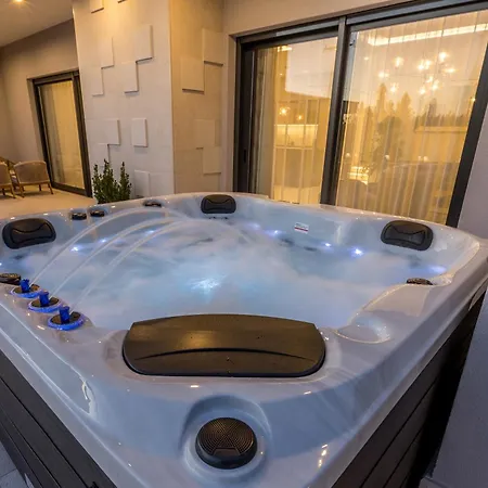 Villa Luxury Diana With Heated Pool And Jacuzzi