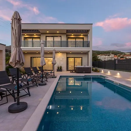 Villa Luxury Diana With Heated Pool And Jacuzzi *