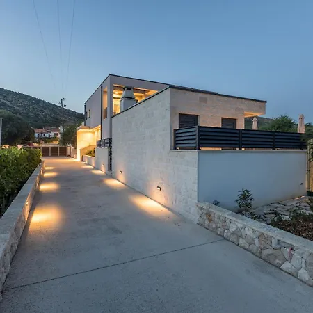 Luxury Diana With Heated Pool And Jacuzzi Villa Dograde
