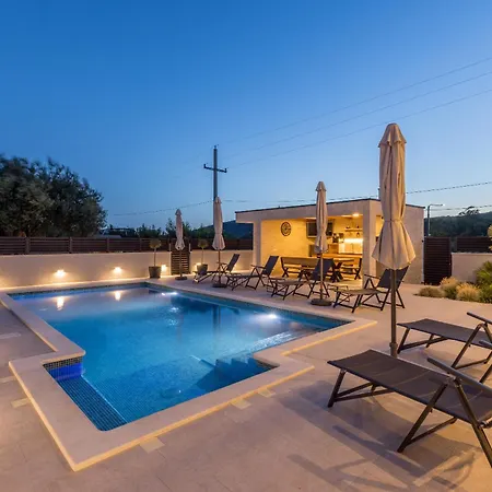 Villa Luxury Diana With Heated Pool And Jacuzzi *