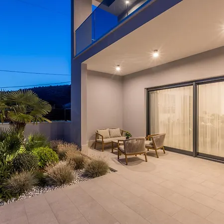 Luxury Diana With Heated Pool And Jacuzzi Villa