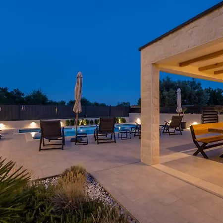 Luxury Diana With Heated Pool And Jacuzzi *
