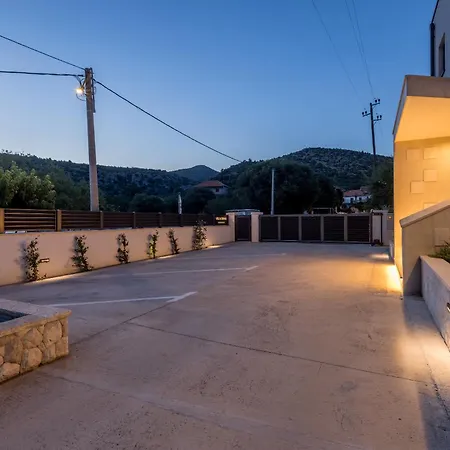 Villa Luxury Diana With Heated Pool And Jacuzzi Dograde
