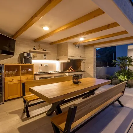 Luxury Diana With Heated Pool And Jacuzzi