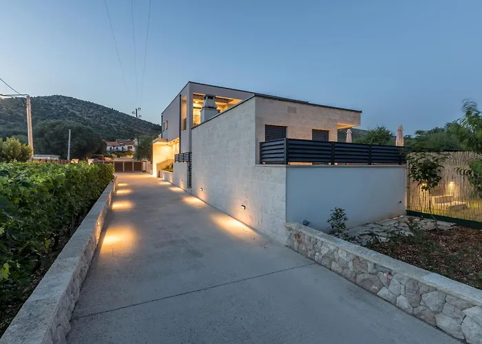 Luxury Diana With Heated Pool And Jacuzzi Villa Dograde