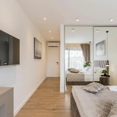 Luxury Diana With Heated Pool And Jacuzzi Willa