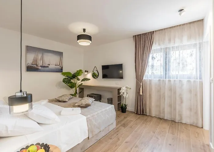 Luxury Diana With Heated Pool And Jacuzzi Villa Dograde