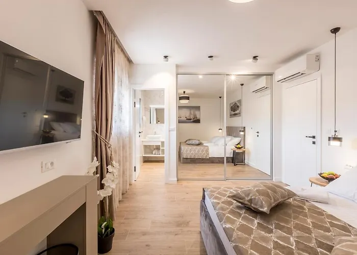 Villa Luxury Diana With Heated Pool And Jacuzzi Dograde