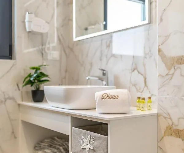 Luxury Diana With Heated Pool And Jacuzzi * Dograde