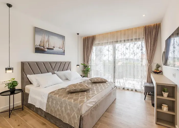 Luxury Diana With Heated Pool And Jacuzzi Villa Dograde