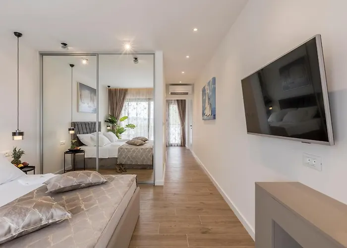 Luxury Diana With Heated Pool And Jacuzzi *