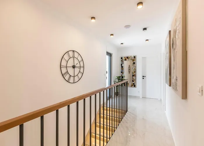 Luxury Diana With Heated Pool And Jacuzzi Villa