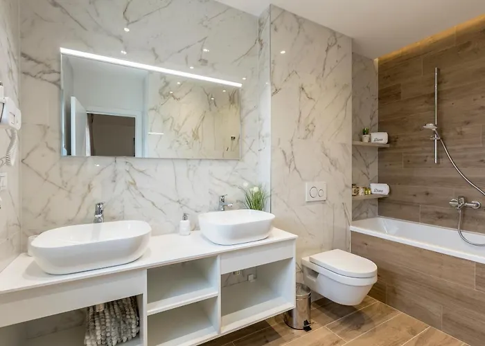 Luxury Diana With Heated Pool And Jacuzzi