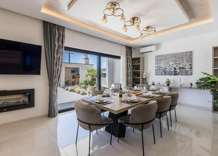 Luxury Diana With Heated Pool And Jacuzzi Villa *