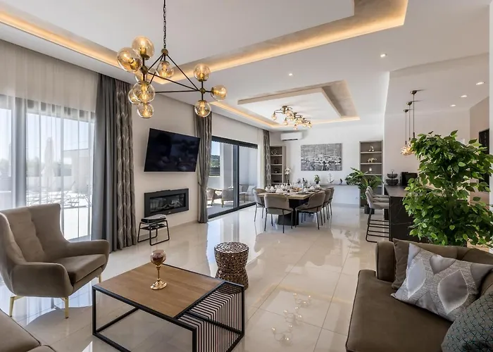 Villa Luxury Diana With Heated Pool And Jacuzzi