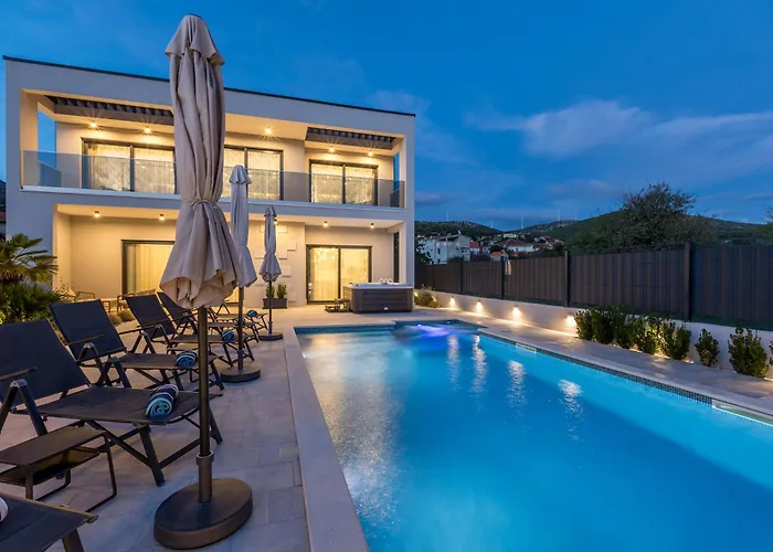 Luxury Diana With Heated Pool And Jacuzzi Villa *