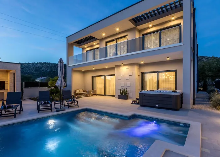 Villa Luxury Diana With Heated Pool And Jacuzzi Dograde