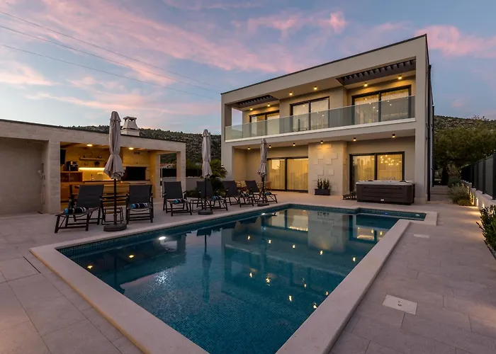 Villa Luxury Diana With Heated Pool And Jacuzzi