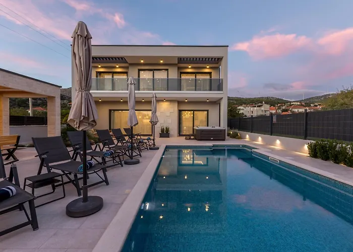 Villa Luxury Diana With Heated Pool And Jacuzzi *
