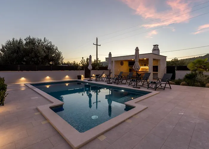 Villa Luxury Diana With Heated Pool And Jacuzzi