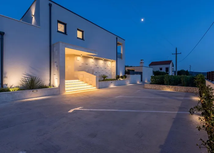Luxury Diana With Heated Pool And Jacuzzi * Dograde