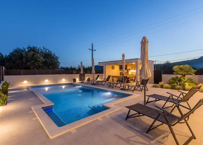Villa Luxury Diana With Heated Pool And Jacuzzi *