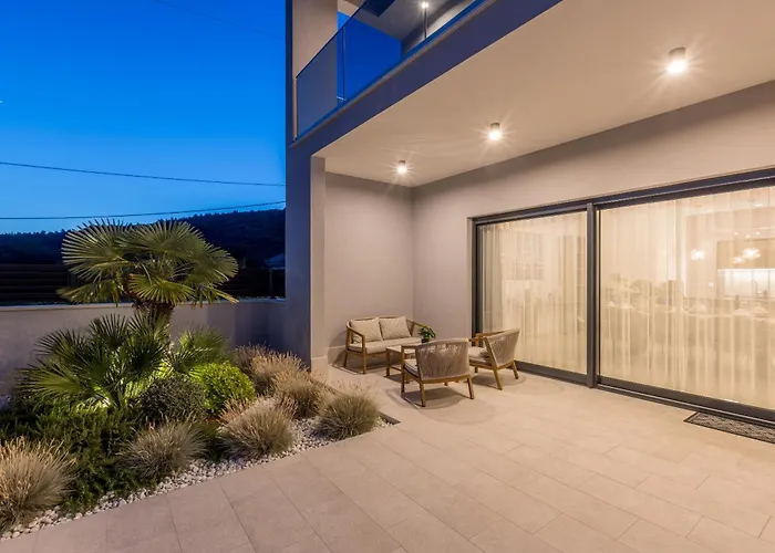 Luxury Diana With Heated Pool And Jacuzzi Villa