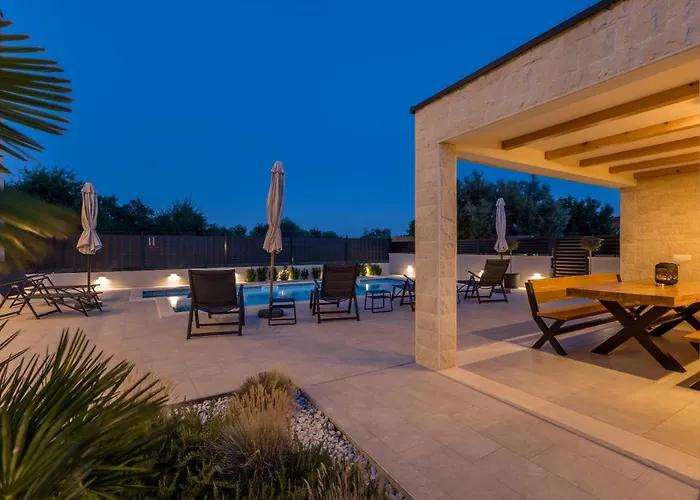 Luxury Diana With Heated Pool And Jacuzzi *
