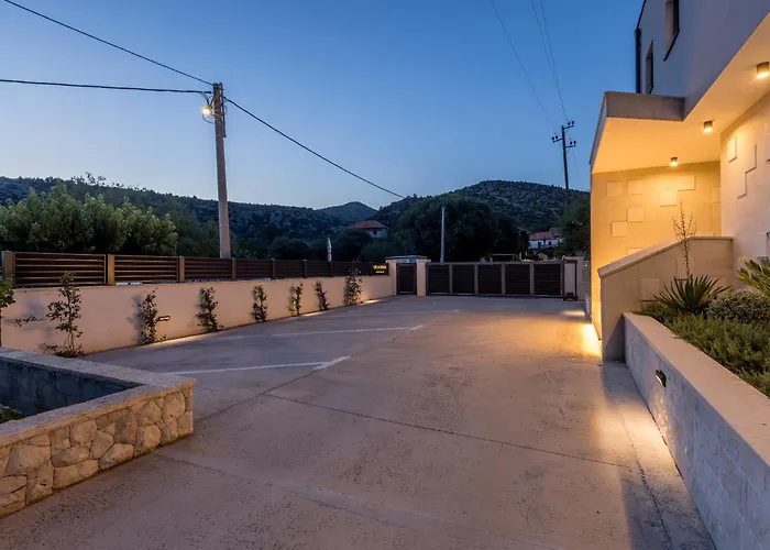 Villa Luxury Diana With Heated Pool And Jacuzzi Dograde