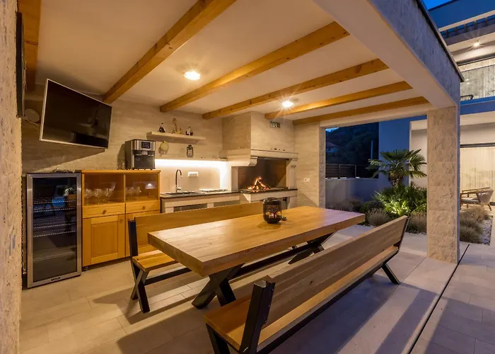 Luxury Diana With Heated Pool And Jacuzzi