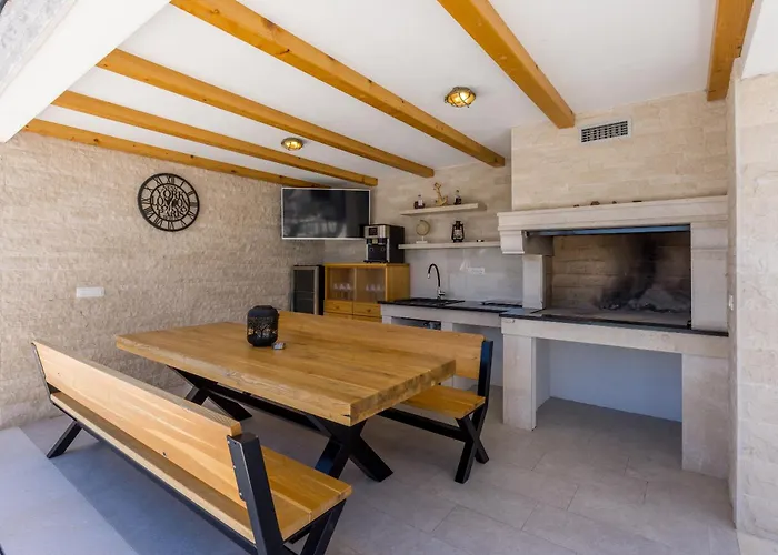 Villa Luxury Diana With Heated Pool And Jacuzzi