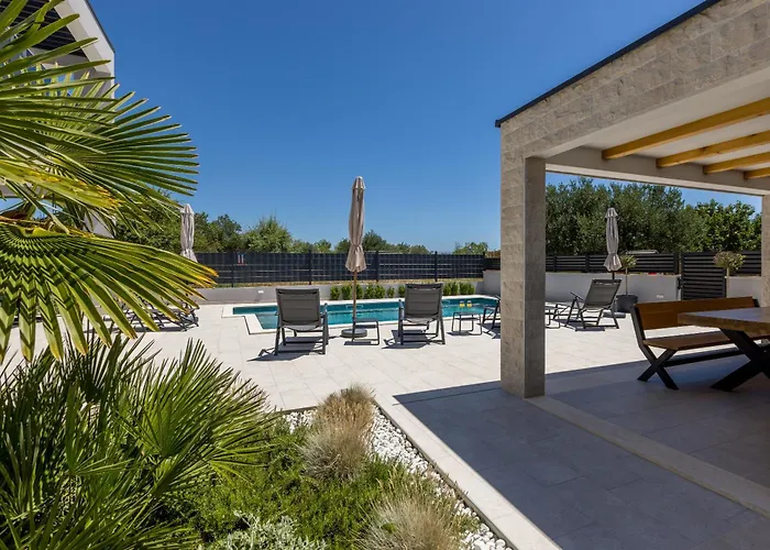 Villa Luxury Diana With Heated Pool And Jacuzzi Dograde