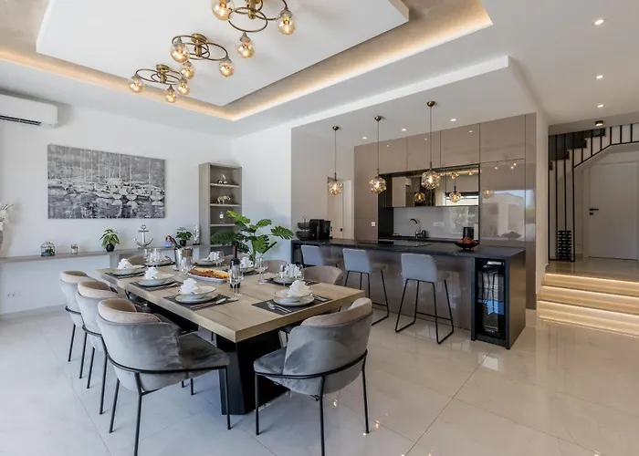 Luxury Diana With Heated Pool And Jacuzzi * Dograde